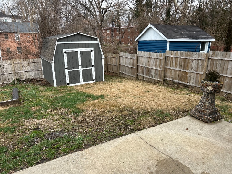 Building Photo - 127 Meridian St