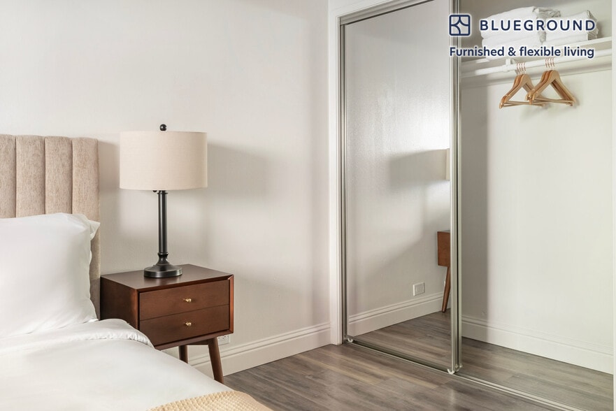 Building Photo - 801 Middlefield Rd