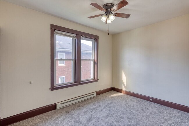 Building Photo - 2318 N 5th St