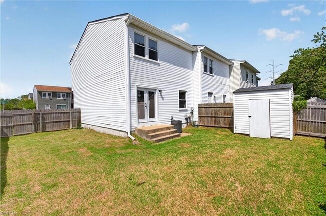Building Photo - Corner Townhome in Virginia Beach