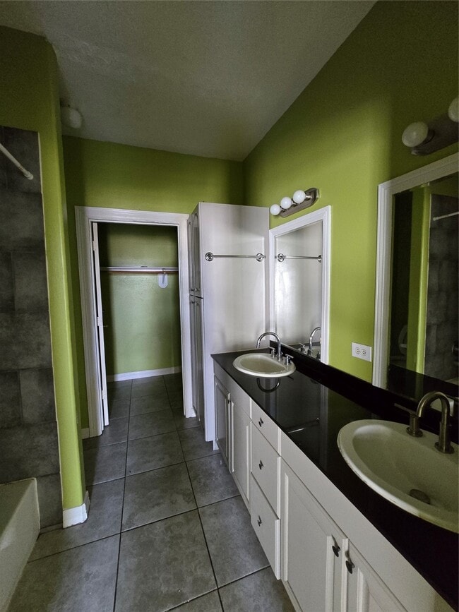 Building Photo - 11045 Landswalk Dr