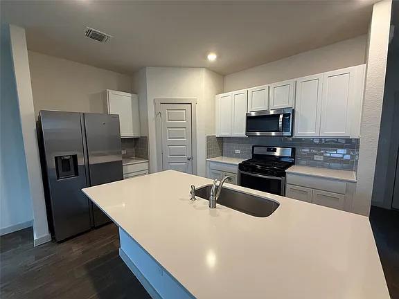 Building Photo - 400 Barton Creek Ln