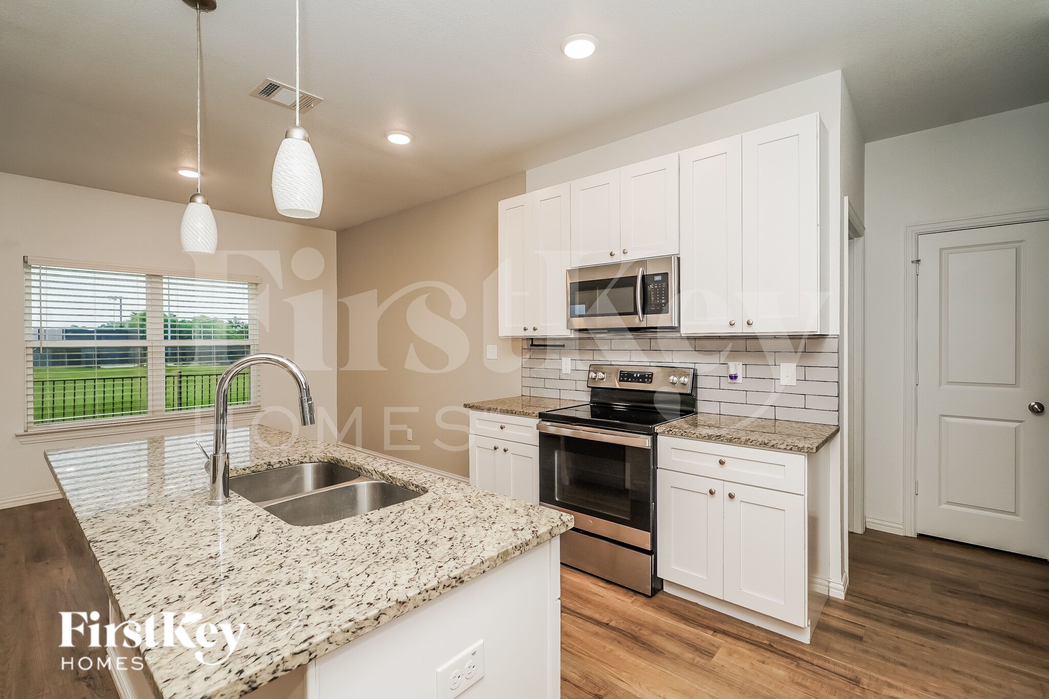 Building Photo - 7340 Parkside Pl Dr