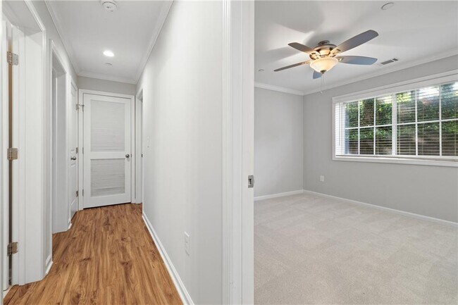 Building Photo - 305 Winding River Dr