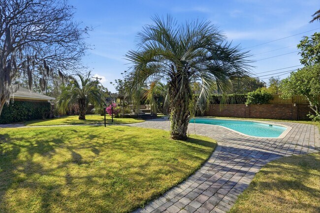 Building Photo - Mayfair Home For Lease with Backyard Oasis!