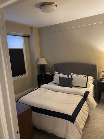 Primary Bed with Blackout Shades - 2515 K St NW