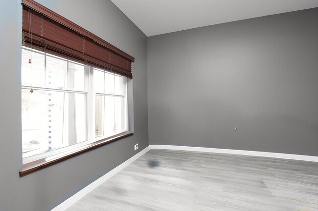 Building Photo - Spacious 5-Bed 4-Bath Home Available in Chaska - Great Location!