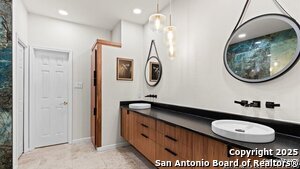 Building Photo - 2455 Old Well Dr