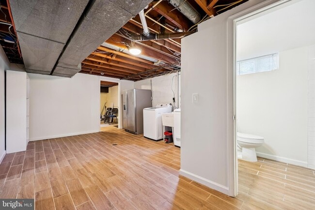 Building Photo - 704 Northside Dr