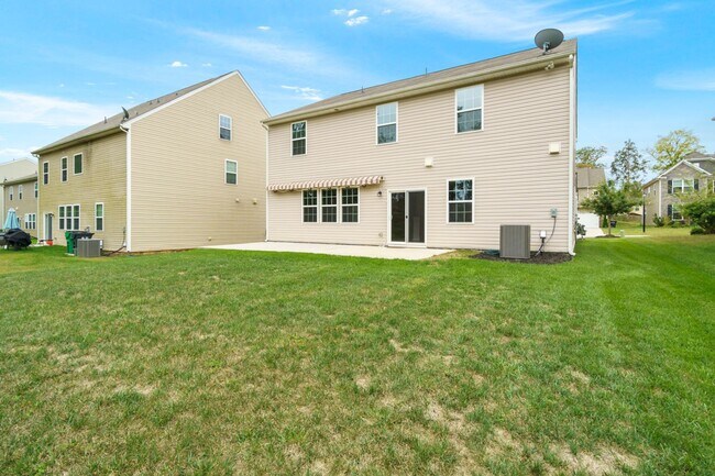 Building Photo - Beautiful spacious Home in Berewick community in Steel Creek Fence in Yard