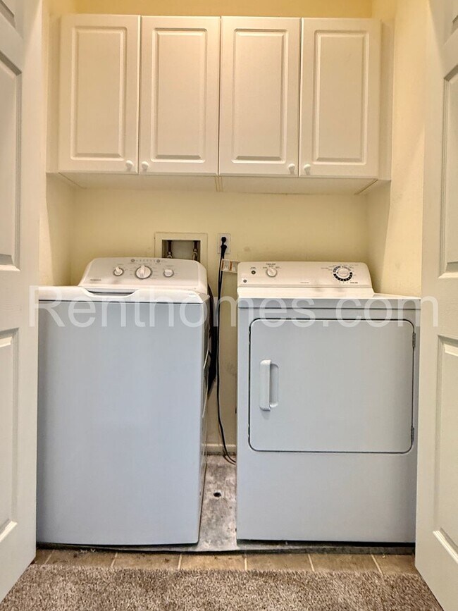 Building Photo - Sabre Springs, 10782 Sabre Hill Drive #271 - All appliances included! Within driving distance to 15!