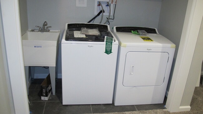 Building Photo - 373 S Dover Ave