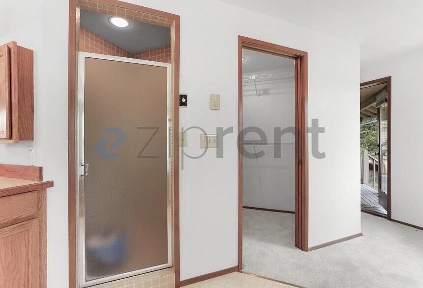 Building Photo - Unit
