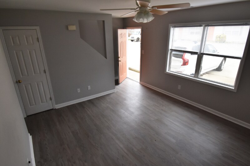 Building Photo - 620 S Main St