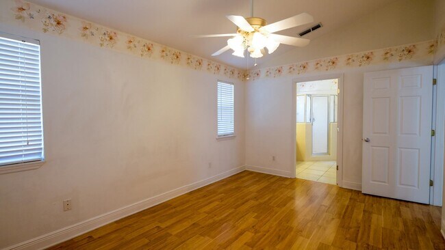 Building Photo - 3292 Emerson Ln