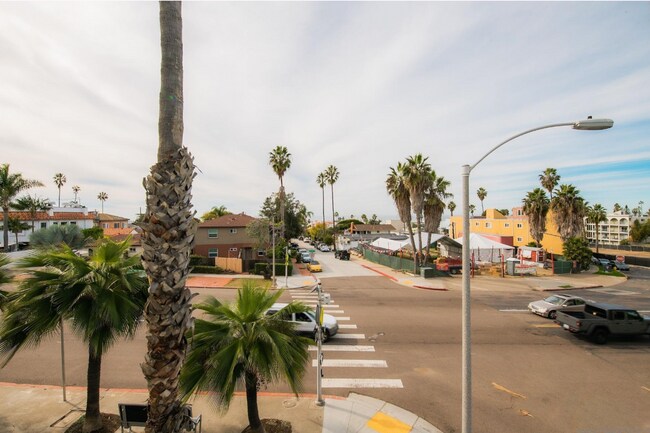 Building Photo - La Jolla Studio With Ocean Views