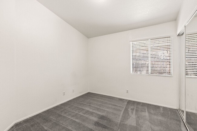 Building Photo - 4BD/2BA Ranch Style Home w/Private Yard, 2...