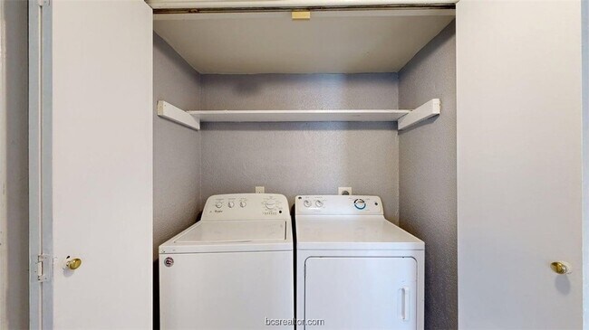 Building Photo - 1524 Pine Ridge Dr