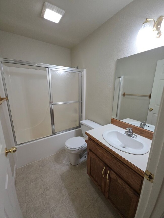 Building Photo - 2102 S Greenwich Ave