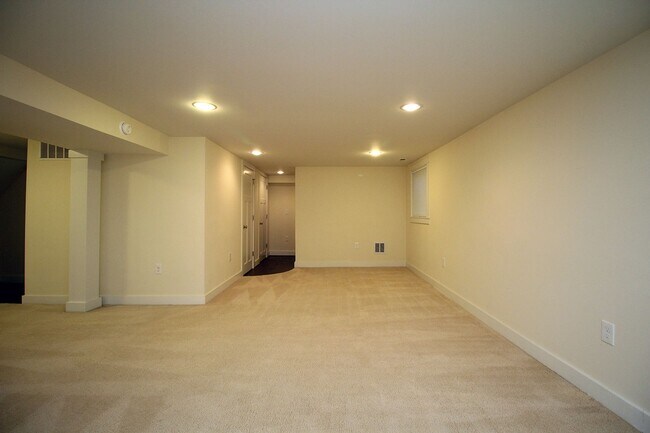 Building Photo - Beautifully Updated 5 Bedroom/3.5 Bath Irvington Craftsman Bungalow!