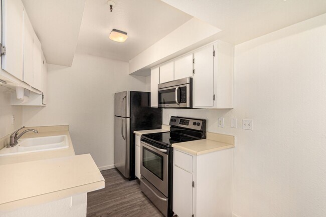 Building Photo - Affordable Luxury in a Gated Community - *...