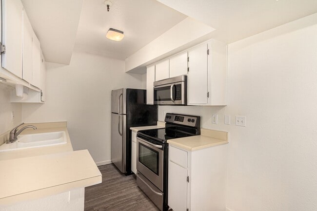 Building Photo - Affordable Luxury in a Gated Community