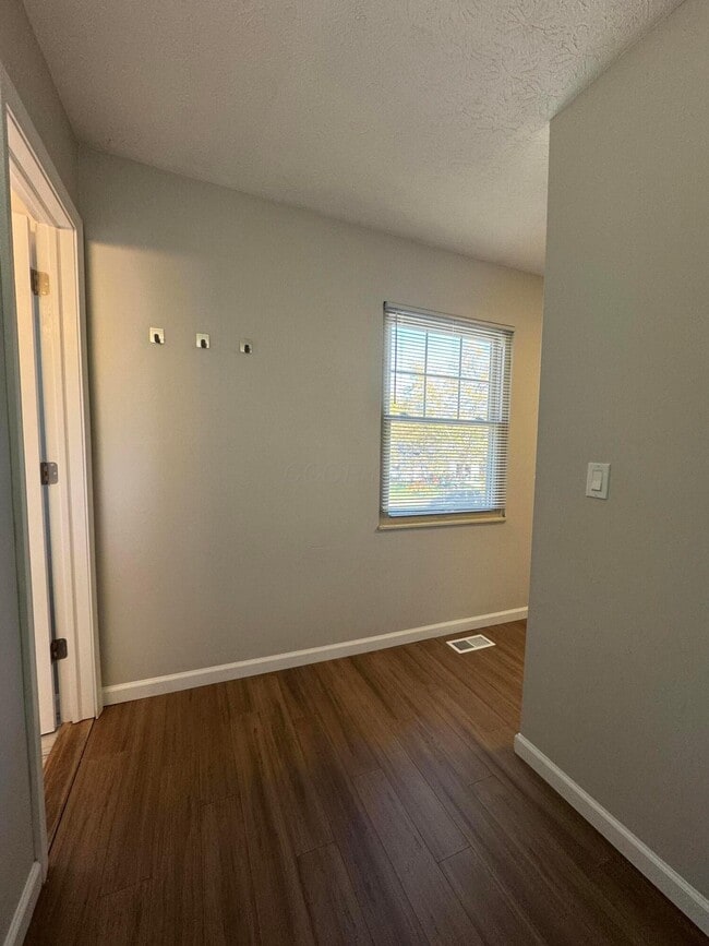 Building Photo - 361 St Thomas Dr