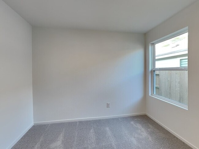 Building Photo - 21083 Santopadre St