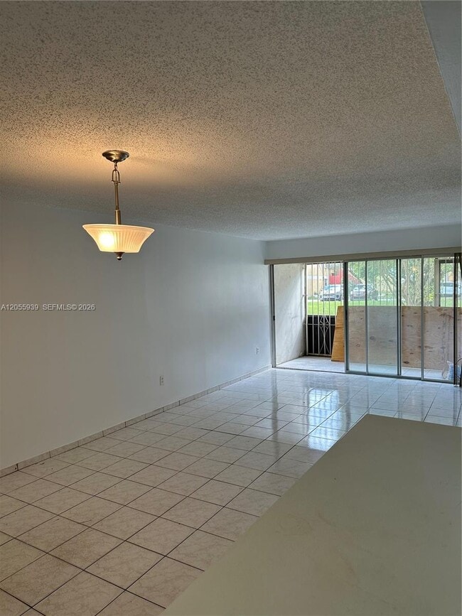 Building Photo - 9270 Fontainebleau Blvd