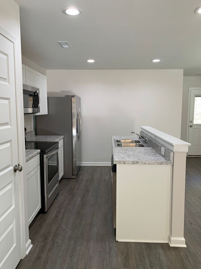 Building Photo - Move Into Comfort — 3 Bedroom / 2 Bathroom Home in Cullman Available August 22nd
