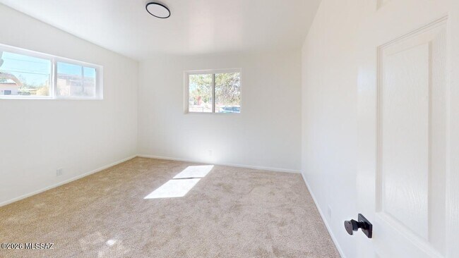 Building Photo - 1410 N Desmond Ave