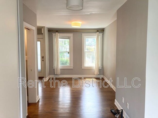Building Photo - 624 Orleans Pl NE