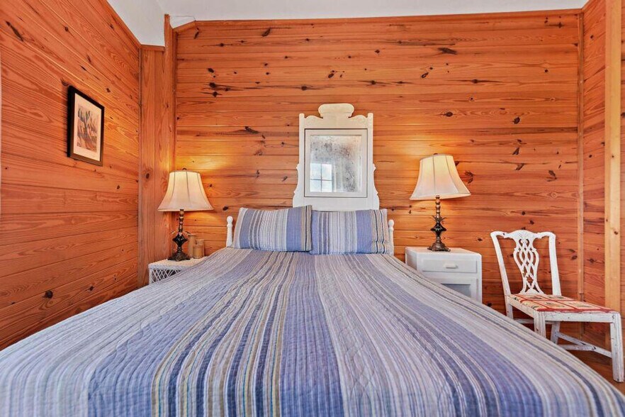 Building Photo - 6001 Belle Fontaine Dr