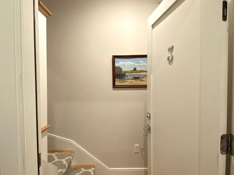 Building Photo - 362 Bunker Hill St