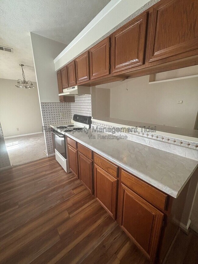 Building Photo - 639 Biltmore Dr