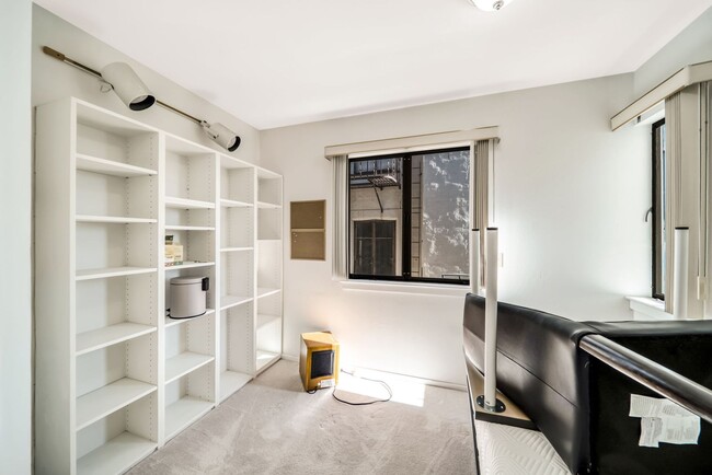 Building Photo - NORTH BERKELEY APARTMENT FOR RENT - $4,500/mo