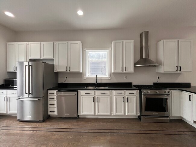 Building Photo - 2731 N Campbell Ave