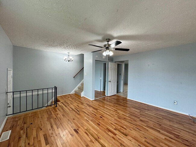Building Photo - Charming 3 Bedroom/2 Bathroom in Essex, MD!