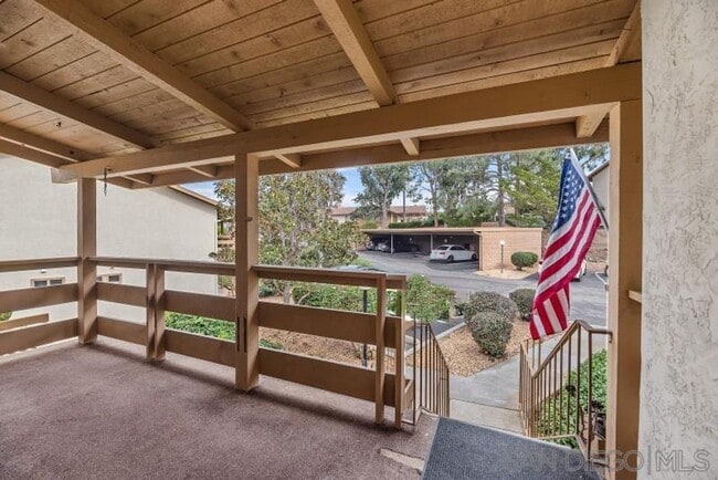 Building Photo - Gorgeous Upper Unit Condo in Fairway Knoll...