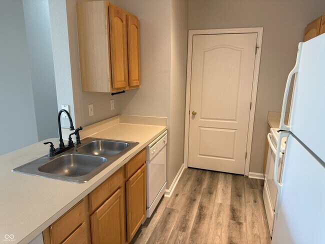 Building Photo - 12880 University,Unit 3b Crescent