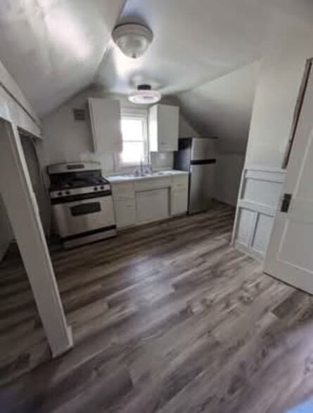 Kitchen - 109 E North St