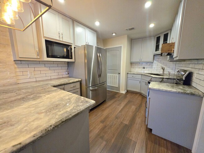 Building Photo - 126 La Silla Dr