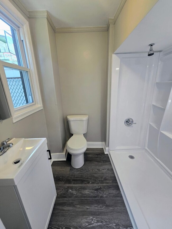 Building Photo - 514 Auburn St