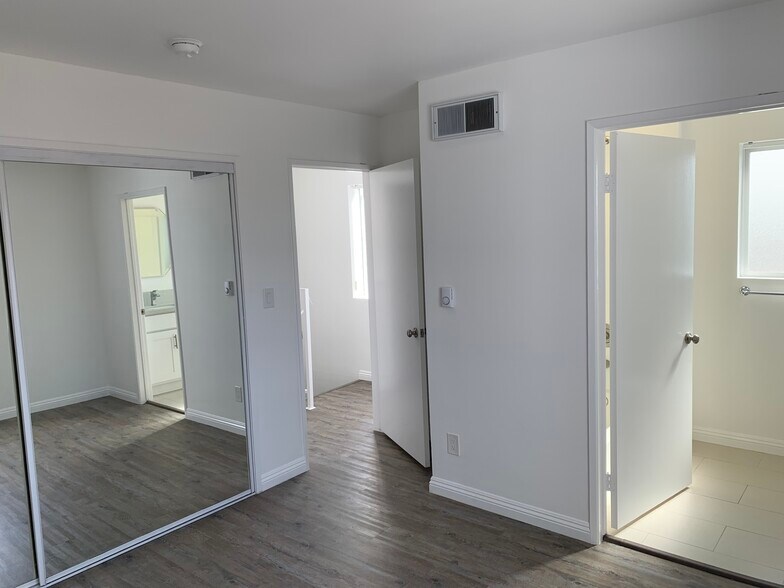 Building Photo - 4424 S Centinela Ave