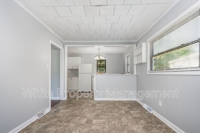Building Photo - 1101 Mona Dr