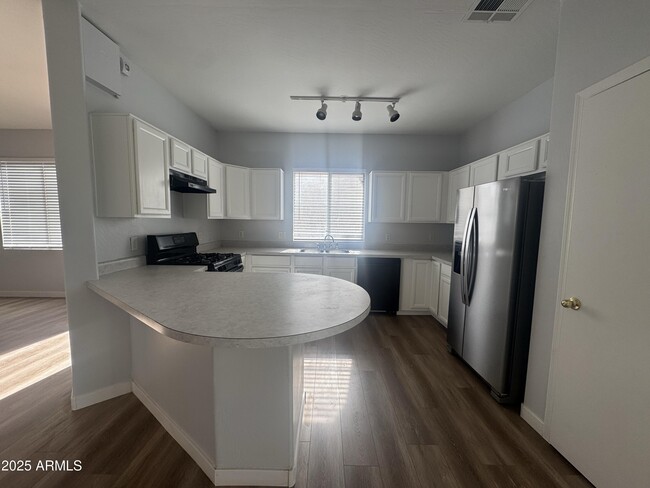 Building Photo - 618 E Mariposa Pl