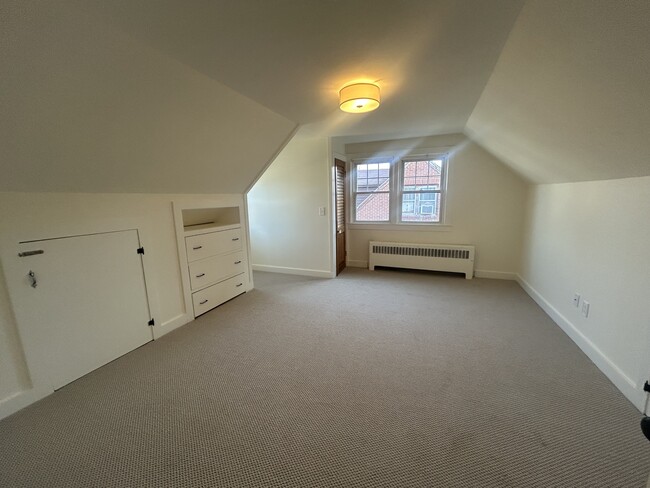 Building Photo - 25 Putnam Ave