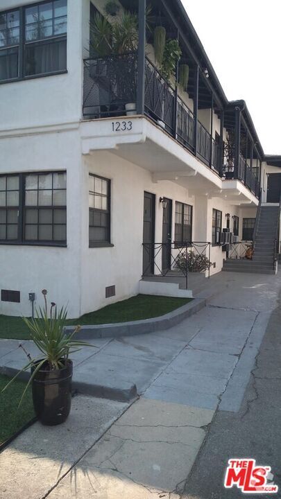 Building Photo - 1233 Gordon St