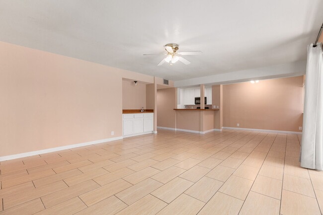 Building Photo - 2625 Pirineos Way