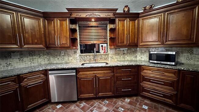 Building Photo - 2101 Good Homes Rd